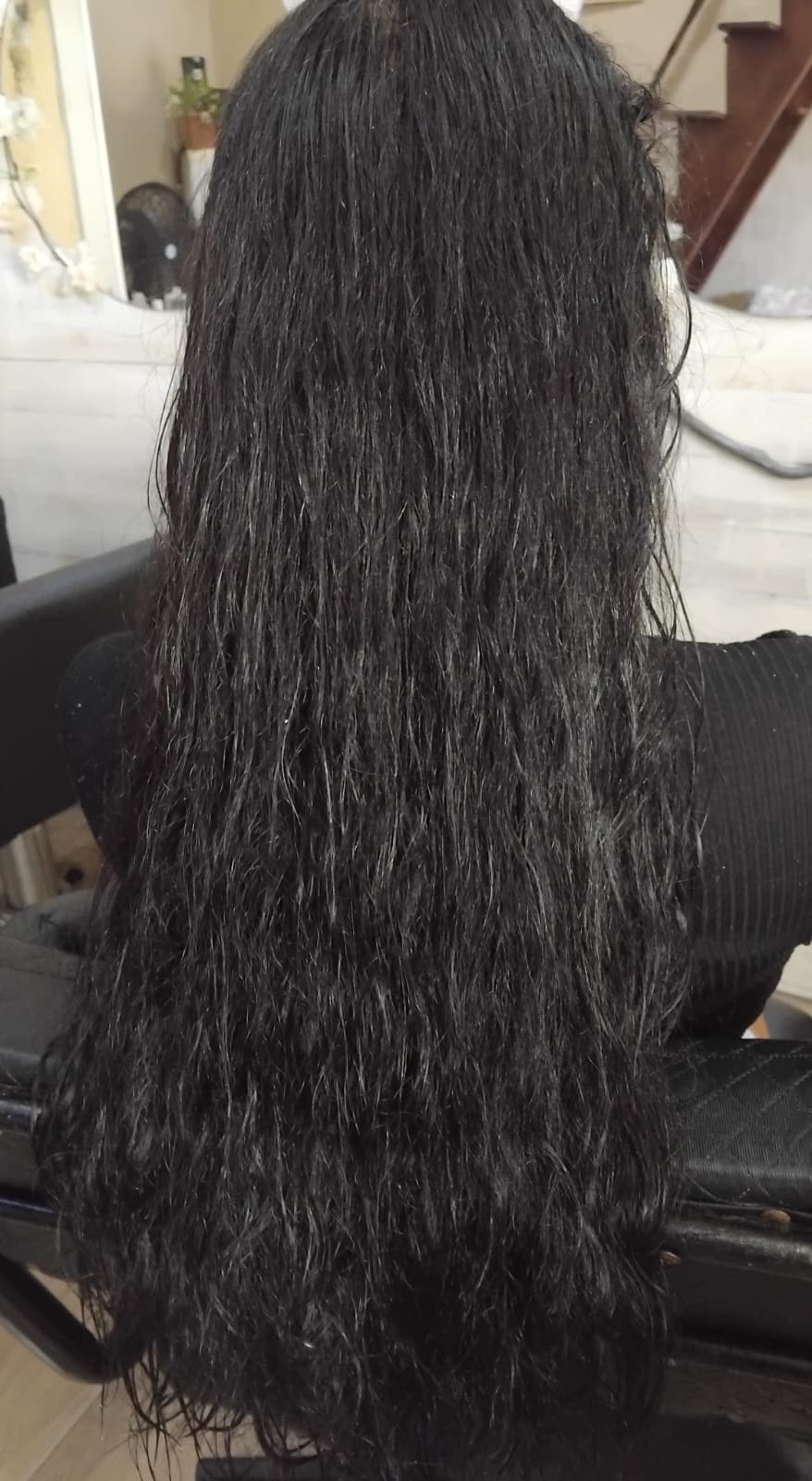 Cabelo escuro longo bem cuidado