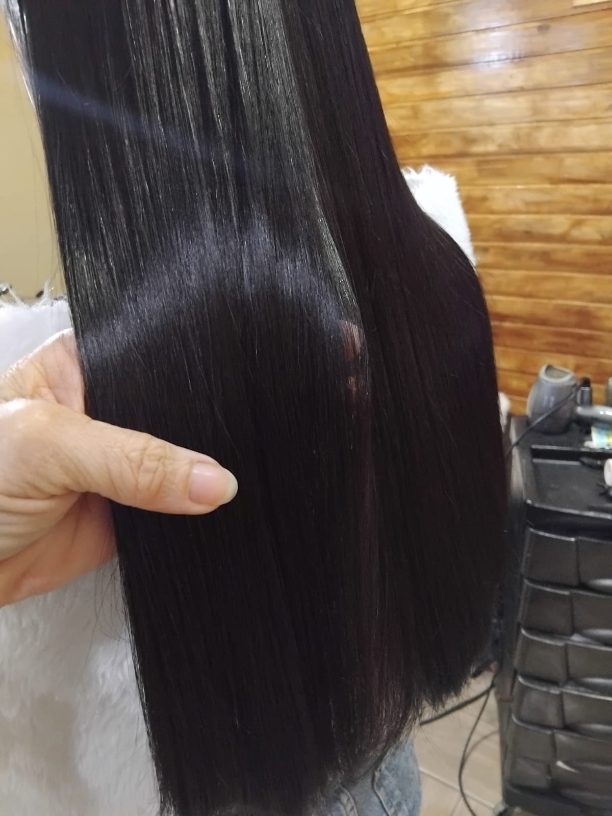 Cabelo escuro liso e brilhoso