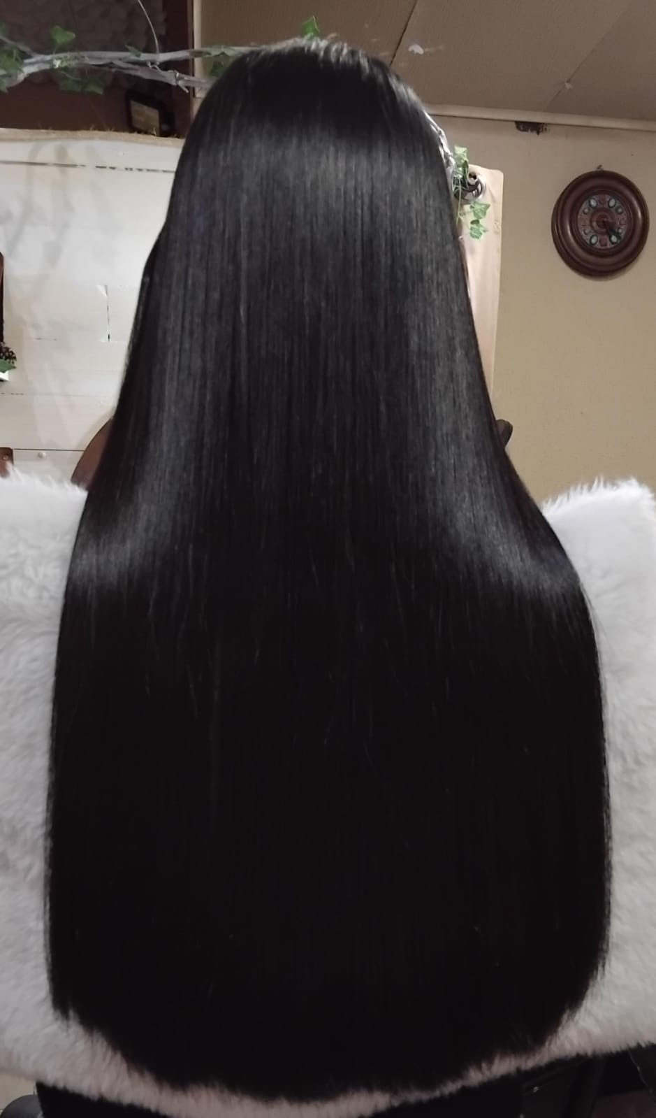 Cabelo escuro com brilho intenso